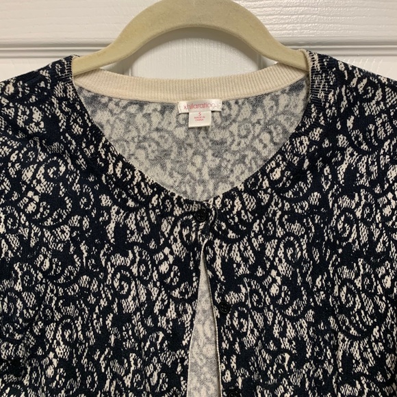 Black and White Lace Pattern 3/4 Sleeve Cardigan - Picture 2 of 9